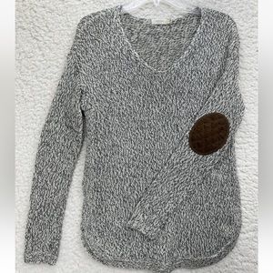 Harper Heritage gray/beige open knit sweater, faux suede elbow patches size M